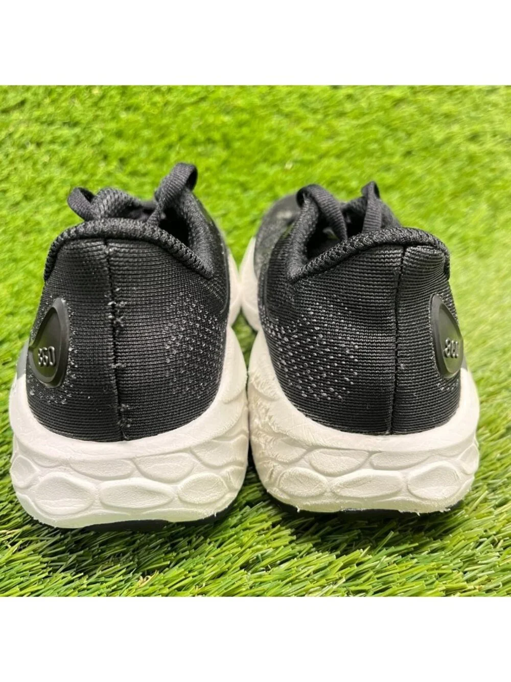 New Balance Fresh Foam X860v13 Boys Size 2Y Black White Running Shoes Sneakers